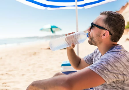 Hydratation en été : Eau et Soins Corporels pour une Peau Radieuse