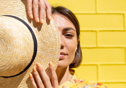 Gardez des cheveux sublimes tout l'été, nos conseils et produits protecteurs