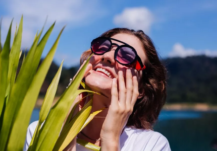 Top 3 des écrans solaires anti-taches : protégez votre peau et unifiez votre teint